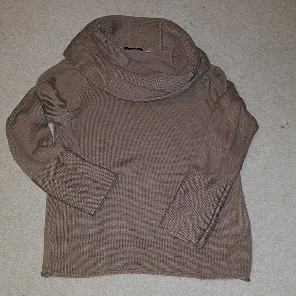 💜💜Tahari Cowl Neck Sweater